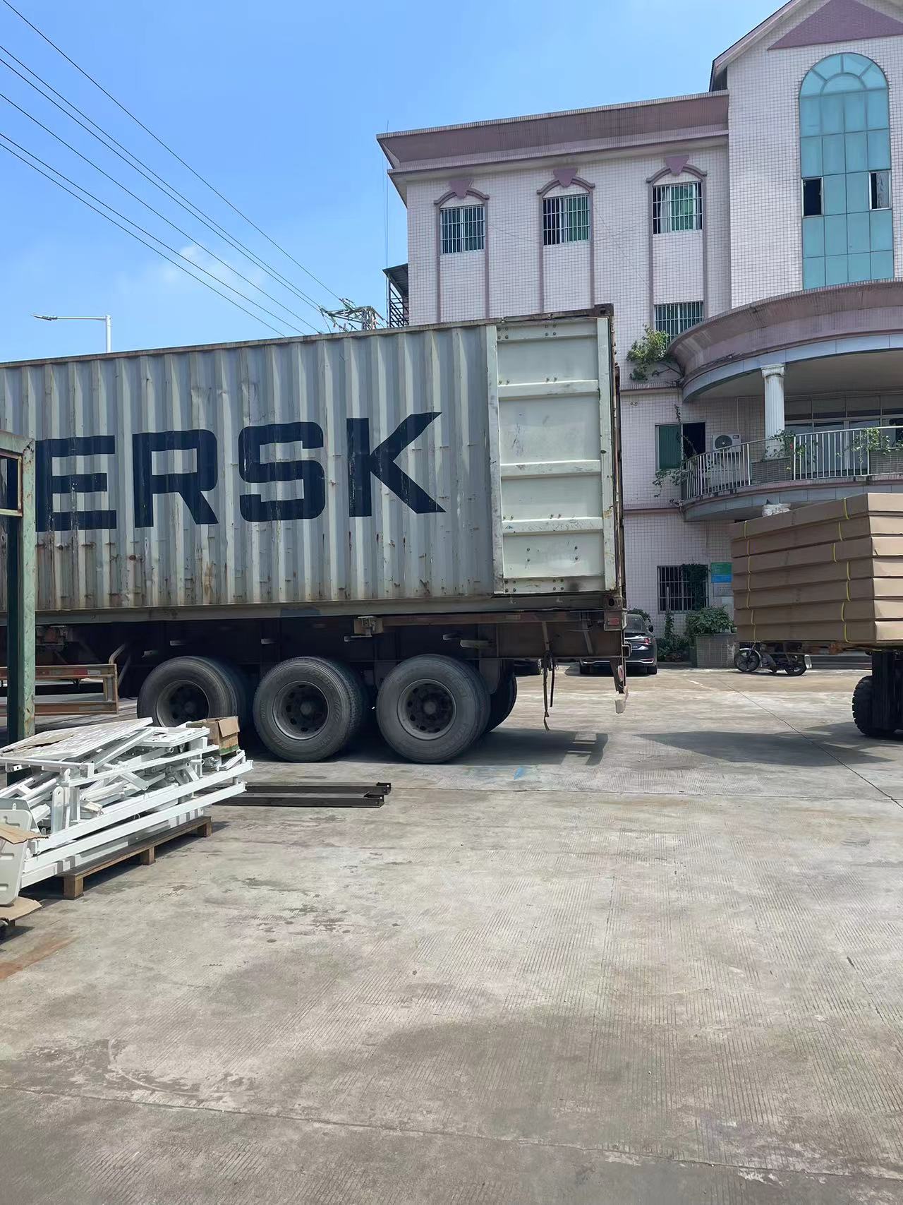 Loading medical equipment of 3×40HQ to DR Congo From Maya medical 